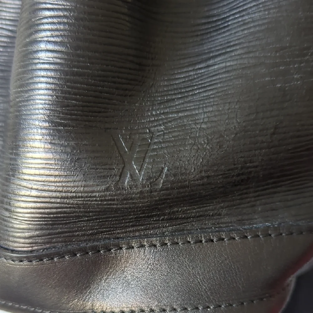 Louis Vuitton Black Epi Bucket Bag Vintage 80s - Picture 3 of 11